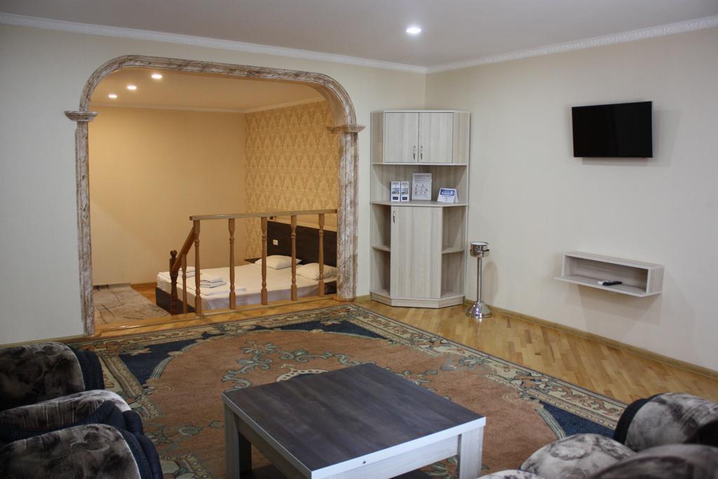 Paradise Hotel Τυφλίδα Εξωτερικό φωτογραφία