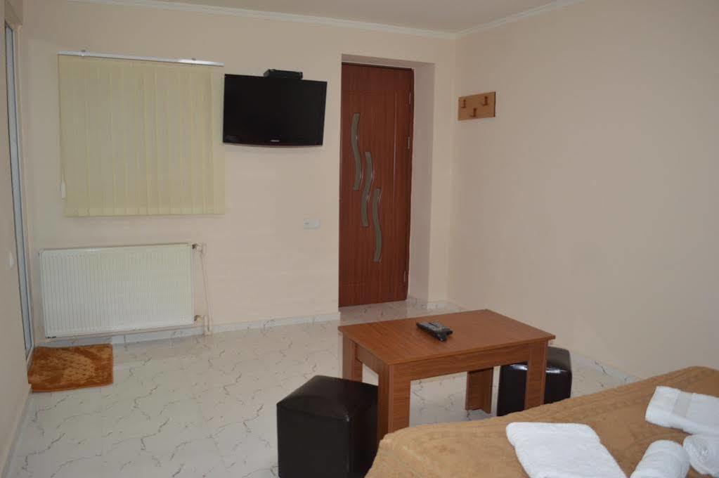 Paradise Hotel Τυφλίδα Εξωτερικό φωτογραφία